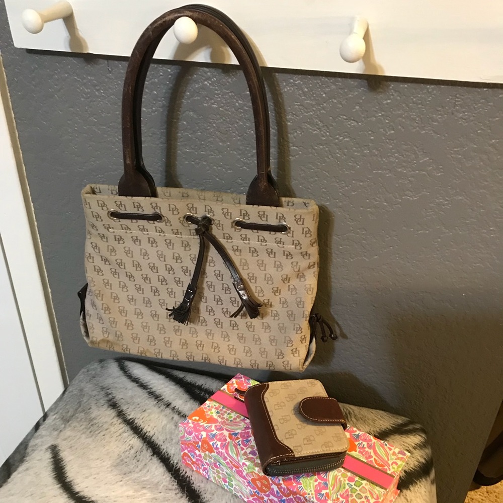 Authentic Dooney & Bourke Mini Tassel Tote/wallet